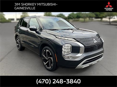 Used 2024 Mitsubishi Outlander SE image 1