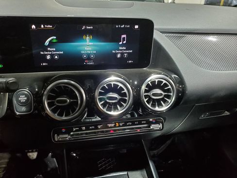 Used 2021 Mercedes-Benz GLA 250 image 30