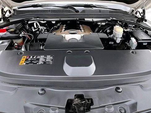 Used 2019 Cadillac Escalade Platinum image 9