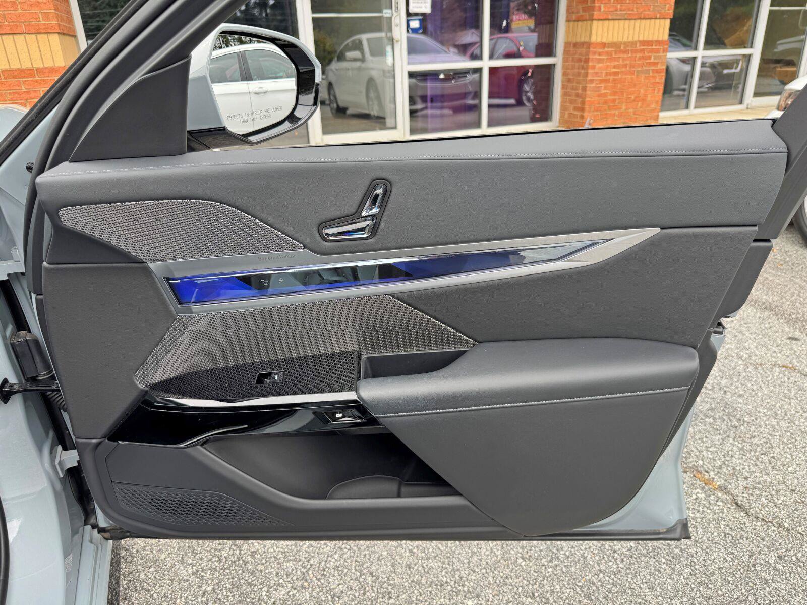 Used 2023 BMW i7 xDrive60 w/ Parking Assistance Package AWD/4WD image 56