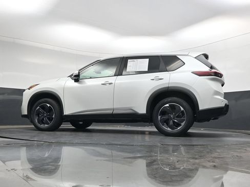 Used 2025 Nissan Rogue SV FWD image 45