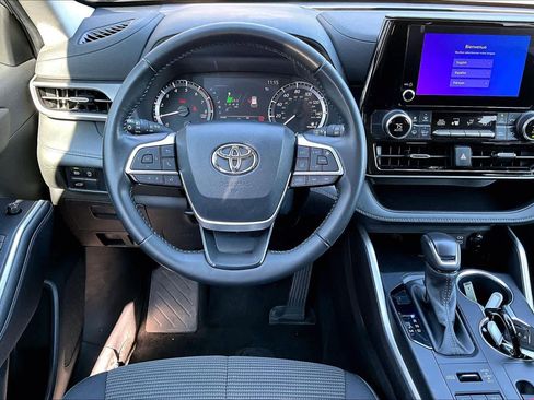 Certified 2024 Toyota Highlander LE image 6