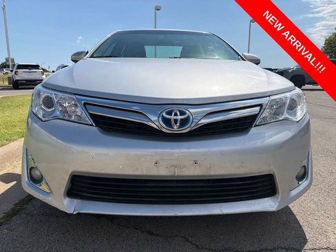 Used 2012 Toyota Camry XLE w/ Convenience Pkg FWD image 2