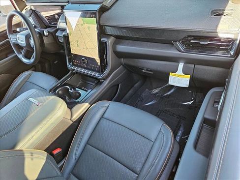 Used 2025 GMC Yukon AT4 AWD/4WD image 22