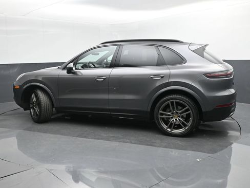 Used 2023 Porsche Cayenne AWD/4WD image 32