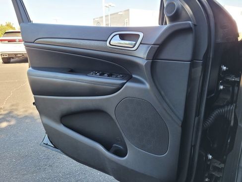 Used 2018 Jeep Grand Cherokee Altitude AWD/4WD image 25