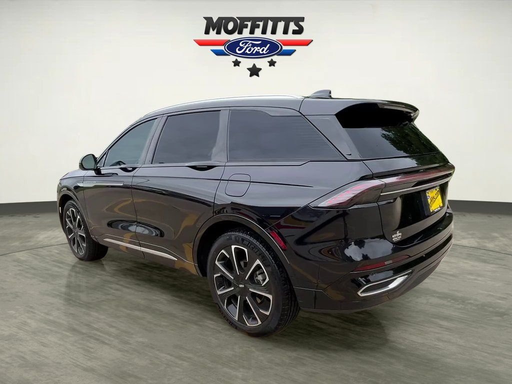 Used 2024 Lincoln Nautilus Reserve w/ Equipment Group 202A AWD/4WD image 3