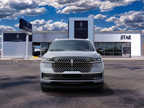 New 2027 Lincoln Navigator Reserve AWD/4WD image 3