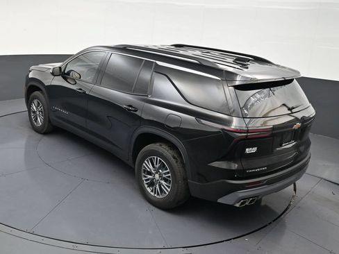 Used 2025 Chevrolet Traverse LT FWD image 11