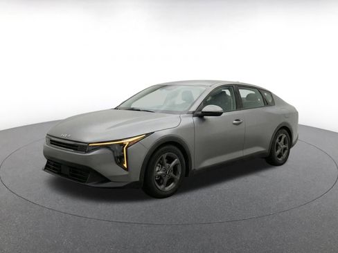 Used 2025 Kia K4 FWD image 3