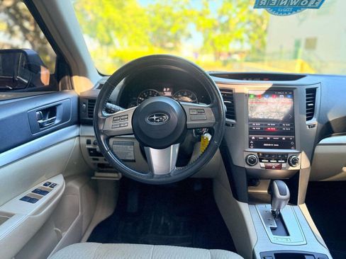 Used 2011 Subaru Outback 2.5i Premium image 15