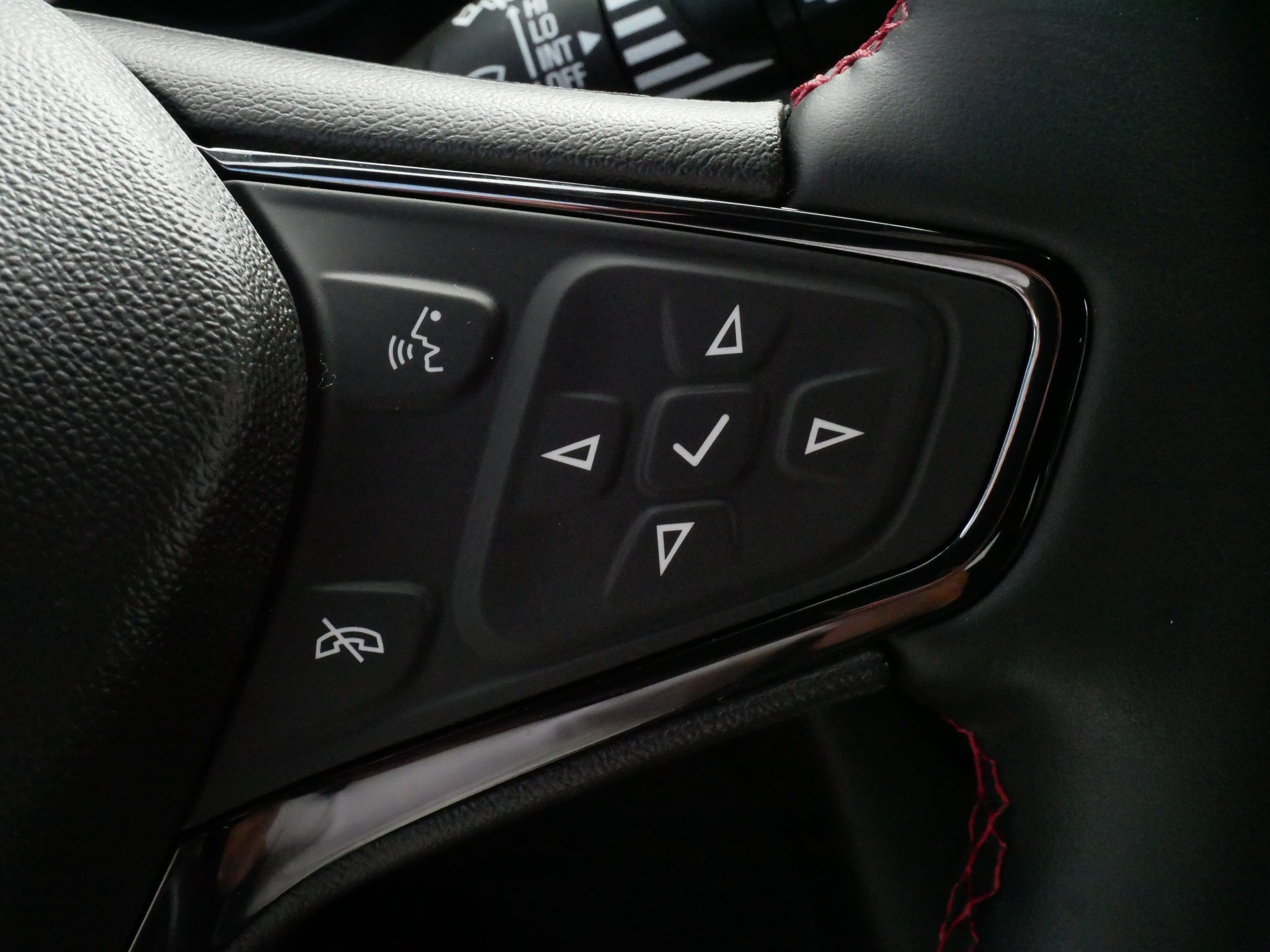 Used 2024 Chevrolet Equinox RS AWD/4WD image 25