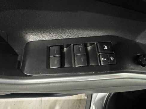 Used 2023 Toyota Highlander LE AWD/4WD image 17