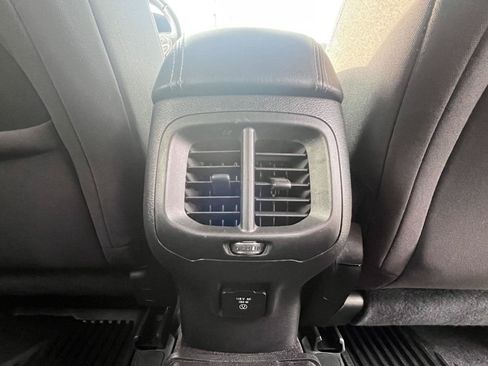 Used 2017 Jeep Cherokee Latitude FWD image 16
