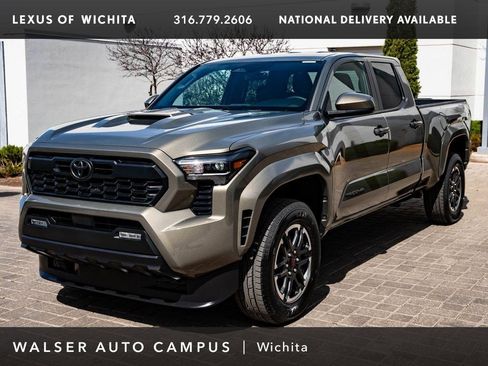 Used 2025 Toyota Tacoma TRD Sport AWD/4WD image 1