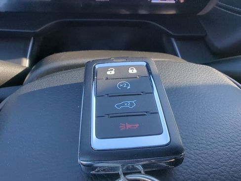 Used 2025 Jeep Grand Cherokee Altitude image 32