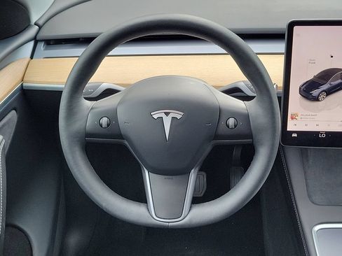 Used 2024 Tesla Model Y Long Range AWD/4WD image 18