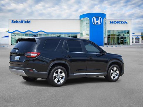 Used 2025 Honda Pilot EX-L image 3