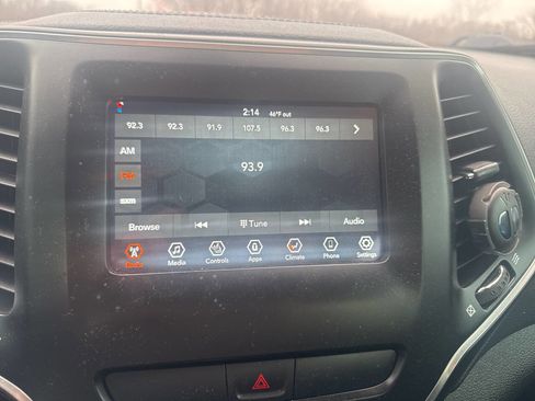 Used 2020 Jeep Cherokee Latitude w/ Cold Weather Group image 29