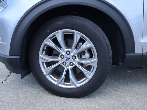 Used 2023 Ford Explorer XLT w/ Equipment Group 202A image 27