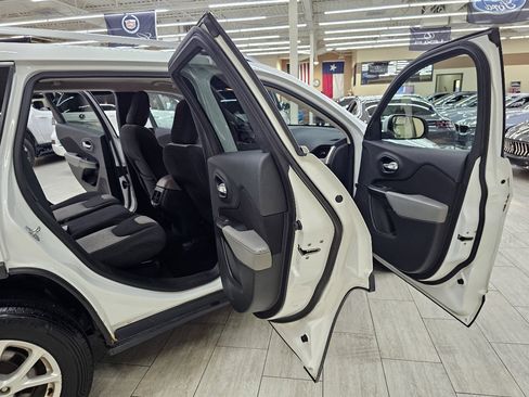 Used 2014 Jeep Cherokee Latitude w/ Comfort/Convenience Group image 13