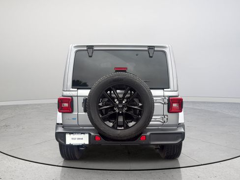 Used 2021 Jeep Wrangler Unlimited Sahara w/ Cold Weather Group AWD/4WD image 8