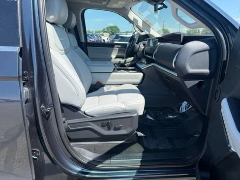 Used 2025 Ford Expedition Platinum w/ Driver's Package AWD/4WD image 12