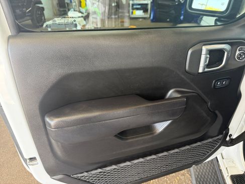 Used 2024 Jeep Wrangler Unlimited Sport AWD/4WD image 22