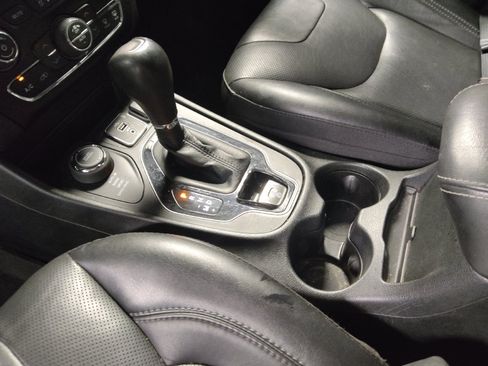 Used 2023 Jeep Cherokee Altitude Lux w/ Mopar Interior Package AWD/4WD image 26
