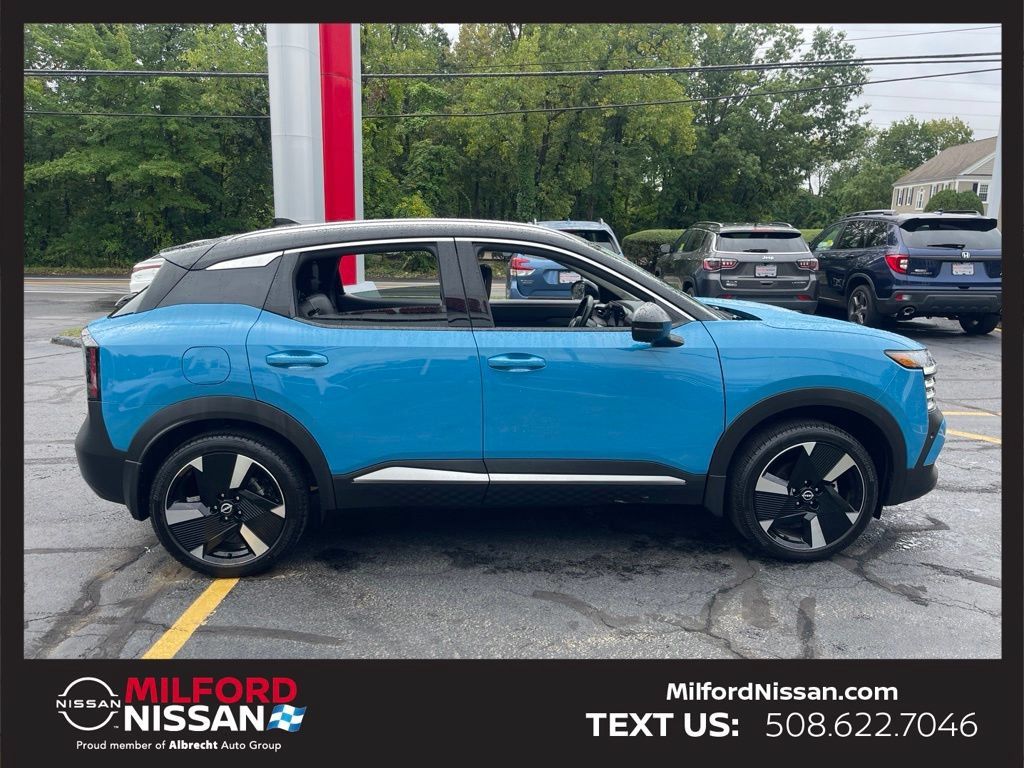 Certified 2025 Nissan Kicks SR w/ SR Premium Package AWD/4WD image 6