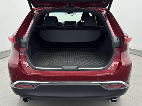 Used 2023 Toyota Venza XLE image 31