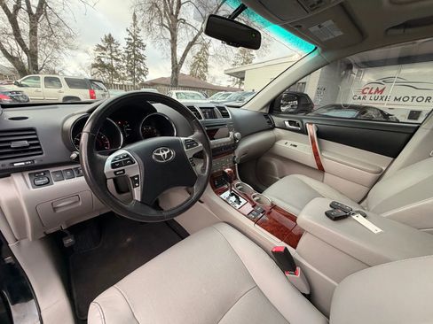 Used 2011 Toyota Highlander Limited w/ Tow Pkg image 9