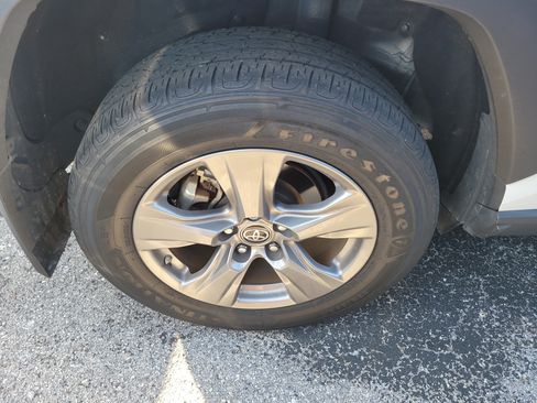 Used 2024 Toyota RAV4 LE AWD/4WD image 8
