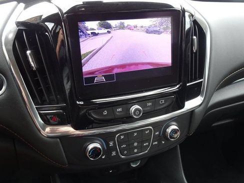 Used 2020 Chevrolet Traverse LT FWD image 20