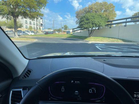 Used 2025 Kia Seltos S image 33