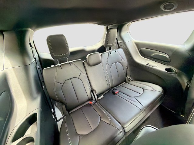 New 2027 Chrysler Pacifica Select FWD image 28