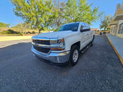 Used 2018 Chevrolet Silverado 1500 LT w/ LT Eassist Package image 2