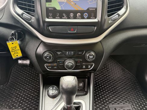 Used 2016 Jeep Cherokee Trailhawk w/ Trailer Tow Group AWD/4WD image 28