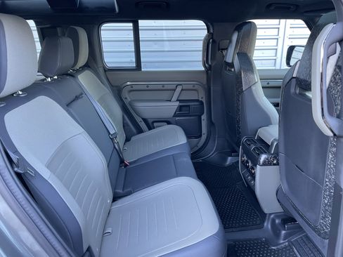 Certified 2025 Land Rover Defender 110 image 31