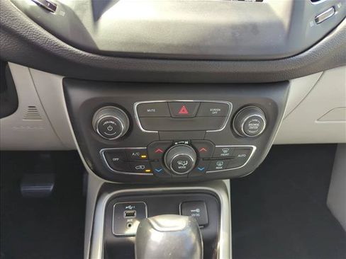 Used 2019 Jeep Compass Latitude w/ Popular Equipment Group FWD image 10