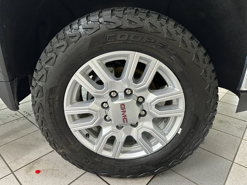 Used 2023 GMC Sierra 3500 SLT w/ SLT Convenience Package image 18