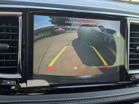 Used 2023 Chrysler Pacifica Limited FWD image 14