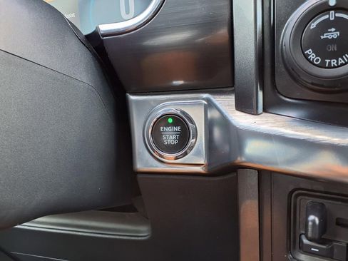 Used 2022 Ford F150 Lariat w/ Equipment Group 502A High image 33