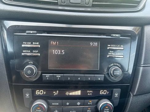 Used 2017 Nissan Rogue SV w/ SV Family Package FWD image 39