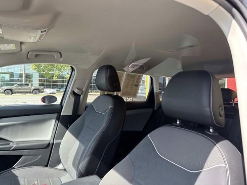 Certified 2023 Volkswagen Taos SE w/ Black Wheel Package image 14