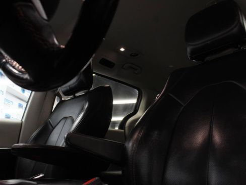 Used 2019 Chrysler Pacifica Touring-L FWD image 8