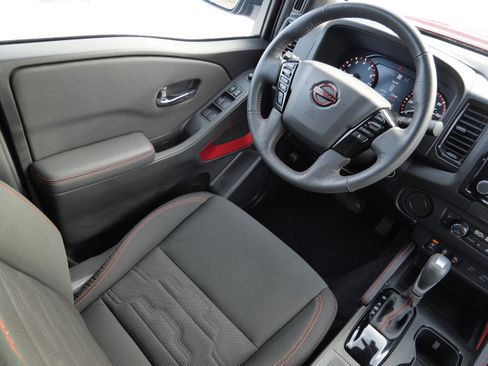 Used 2024 Nissan Frontier Pro-X w/ Pro Convenience Package image 9