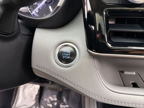 Used 2020 Toyota Highlander XLE AWD/4WD image 20
