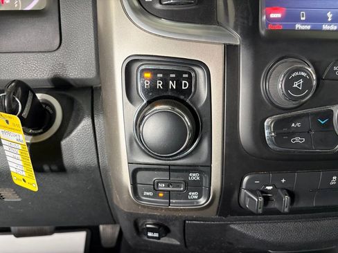 Used 2018 RAM 1500 SLT image 11