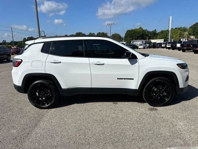 Certified 2025 Jeep Compass Latitude w/ Altitude Special Edition AWD/4WD image 4